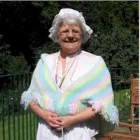 Ladyinshawl-1